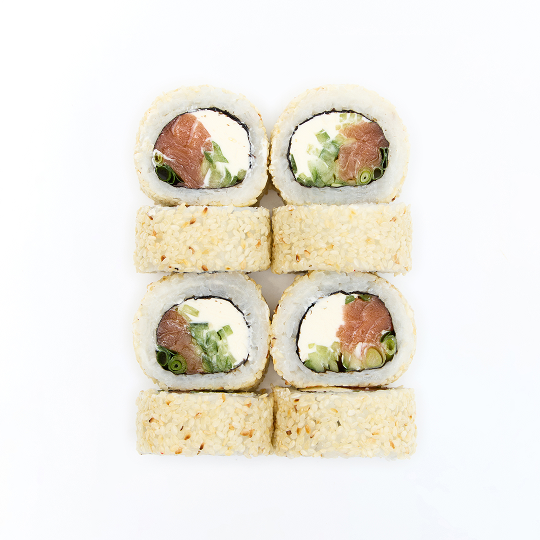 Каліфорнія з лососем в кунжуті